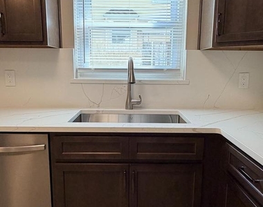 151 E Bettlewood Avenue - Photo Thumbnail 4