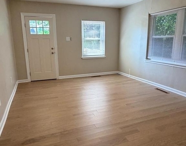151 E Bettlewood Avenue - Photo Thumbnail 11