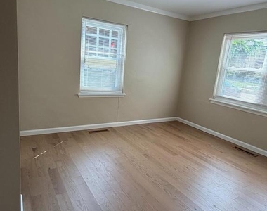 151 E Bettlewood Avenue - Photo Thumbnail 20