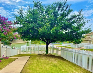 1000 Berry Bend Path - Photo Thumbnail 18