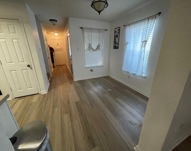 1000 Berry Bend Path - Photo Thumbnail 4