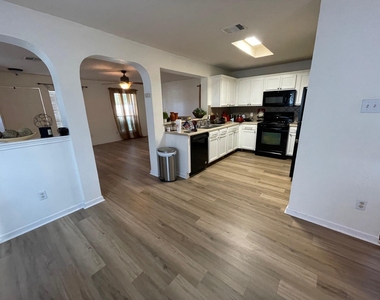 1000 Berry Bend Path - Photo Thumbnail 1