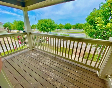 1000 Berry Bend Path - Photo Thumbnail 9