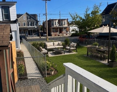 637 Powell Street - Photo Thumbnail 11