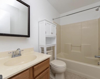 504 Britton Place - Photo Thumbnail 10