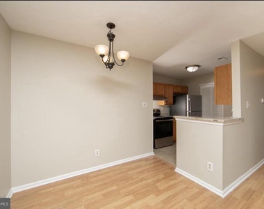 504 Britton Place - Photo Thumbnail 4