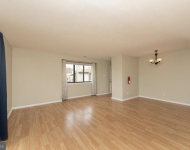 504 Britton Place - Photo Thumbnail 3