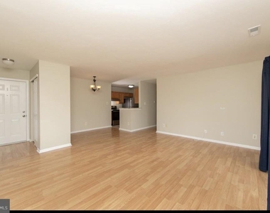 504 Britton Place - Photo Thumbnail 2
