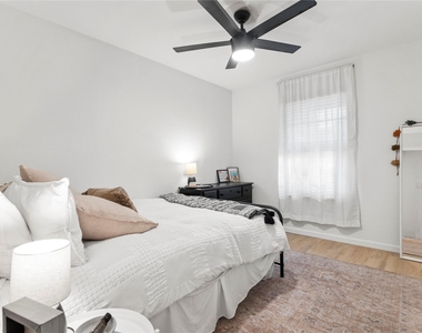 1411 Gracy Farms Ln - Photo Thumbnail 10