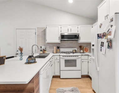 1411 Gracy Farms Ln - Photo Thumbnail 1
