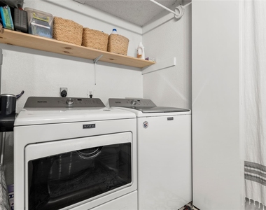 1411 Gracy Farms Ln - Photo Thumbnail 13