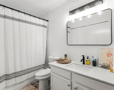 1411 Gracy Farms Ln - Photo Thumbnail 12