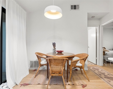 1411 Gracy Farms Ln - Photo Thumbnail 7