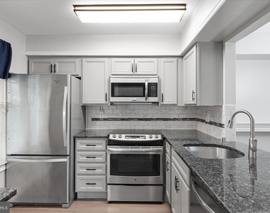 380 Delancey Place - Photo Thumbnail 6