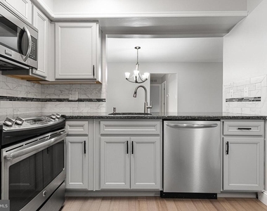 380 Delancey Place - Photo Thumbnail 8