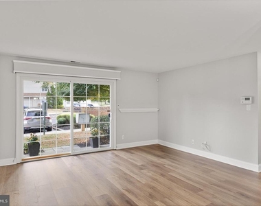 380 Delancey Place - Photo Thumbnail 3