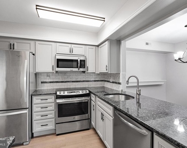 380 Delancey Place - Photo Thumbnail 7