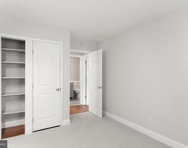 380 Delancey Place - Photo Thumbnail 15