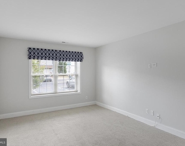 380 Delancey Place - Photo Thumbnail 17