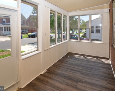 19 4th Avenue - Photo Thumbnail 3