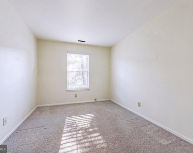 4305-a Fenwick Lane - Photo Thumbnail 11