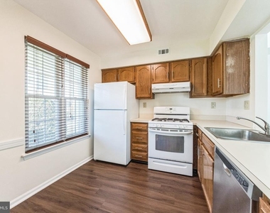 4305-a Fenwick Lane - Photo Thumbnail 6