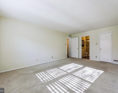 4305-a Fenwick Lane - Photo Thumbnail 8