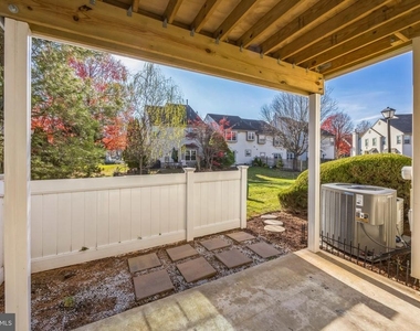 4305-a Fenwick Lane - Photo Thumbnail 14