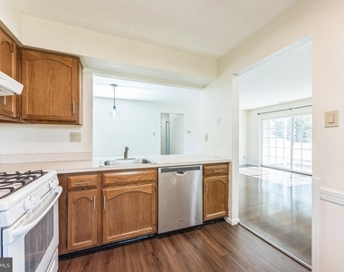 4305-a Fenwick Lane - Photo Thumbnail 7