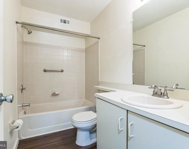 4305-a Fenwick Lane - Photo Thumbnail 12