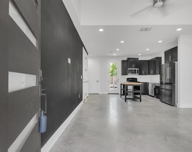 408 W Odell St - Photo Thumbnail 5