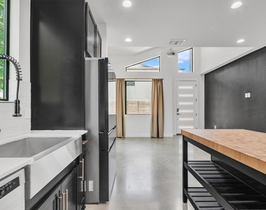 408 W Odell St - Photo Thumbnail 10