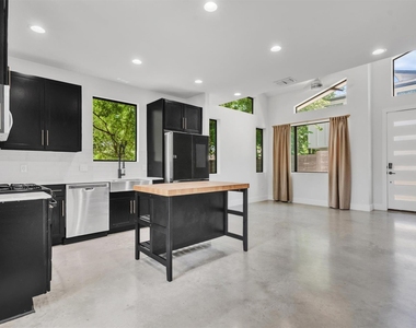 408 W Odell St - Photo Thumbnail 9