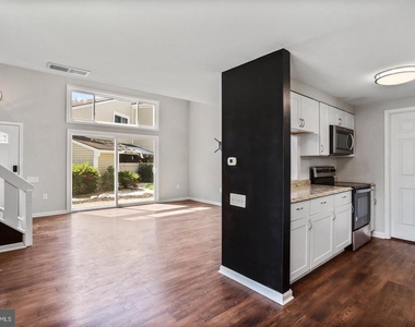 1523 Kensington Drive - Photo Thumbnail 6
