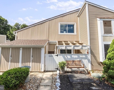 1523 Kensington Drive - Photo Thumbnail 2