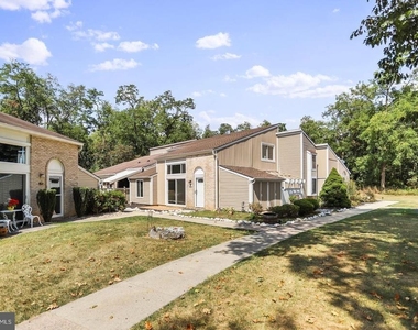 1523 Kensington Drive - Photo Thumbnail 23
