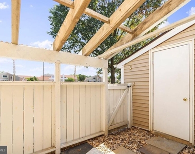 1523 Kensington Drive - Photo Thumbnail 21