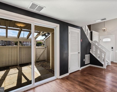 1523 Kensington Drive - Photo Thumbnail 7