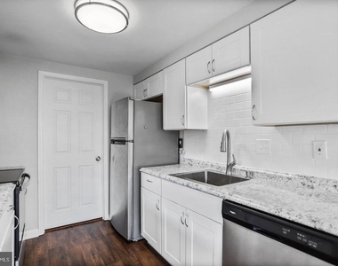 1523 Kensington Drive - Photo Thumbnail 9