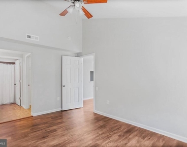 1523 Kensington Drive - Photo Thumbnail 14