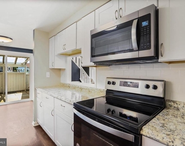 1523 Kensington Drive - Photo Thumbnail 10
