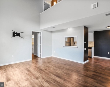 1523 Kensington Drive - Photo Thumbnail 4