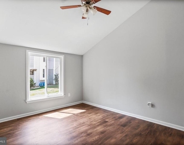 1523 Kensington Drive - Photo Thumbnail 13