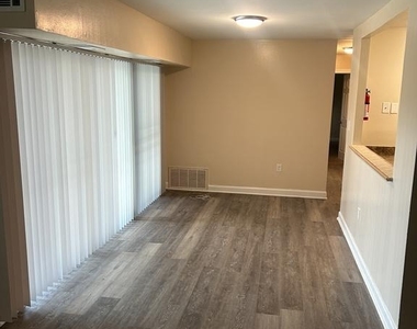 6310 Hil Mar Drive - Photo Thumbnail 10