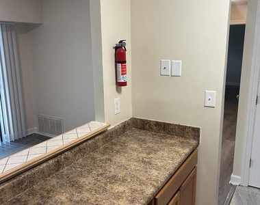 6310 Hil Mar Drive - Photo Thumbnail 16