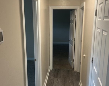 6310 Hil Mar Drive - Photo Thumbnail 18
