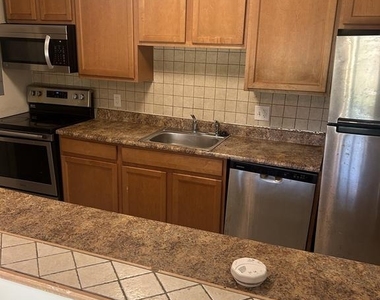 6310 Hil Mar Drive - Photo Thumbnail 14