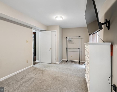 530 Mount Lubentia Court E - Photo Thumbnail 27