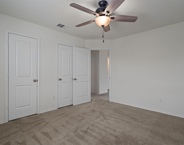 2950 E Old Settlers Blvd - Photo Thumbnail 25