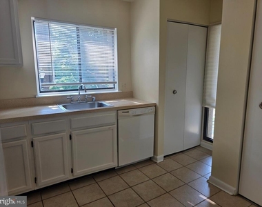 15609 Dorset Road - Photo Thumbnail 9